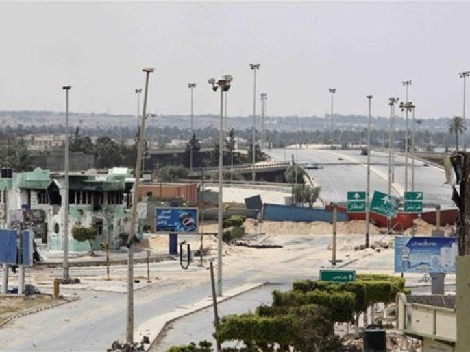 A general view of Misrata, where Libyan rebel fighters are engaged in house-to-house fighting with pro-Gadhafi troops in the besieged city, the main rebel holdout in Gadhafi's territory, Thursday, April 21, 2011. مصراتة