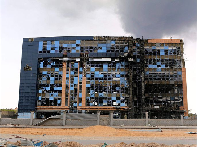 A damaged building is pictured after clashes between rival militias, in an area at Alswani road in Tripoli July 28, 2014. A rocket hit a fuel storage tank in a chaotic battle for Tripoli airport that has all but closed off international flights to Libya, leaving fire-fighters struggling to extinguish a giant conflagration. Two rival brigades of former rebels fighting for control of Tripoli International Airport have pounded each other's positions with Grad rockets, artillery fire and cannons for two weeks, turning the south of the capital into a battlefield. REUTERS/Hani Amara (LIBYA - Tags: POLITICS CIVIL UNREST)