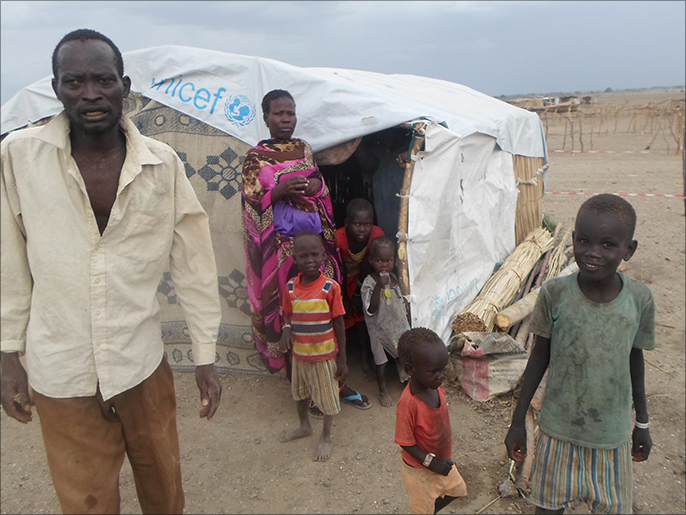 ‪جنوبيون يقصدون مخيمات الأمم المتحدة طلبا للإغاثة‬ (الجزيرة نت)