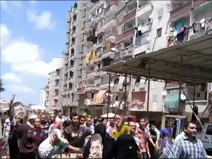 إحدى المسيرات بالإسكندرية رفضا للانقلاب والموقف المصري تجاه العدوان الإسرائيلي على غزة (الجزيرة)