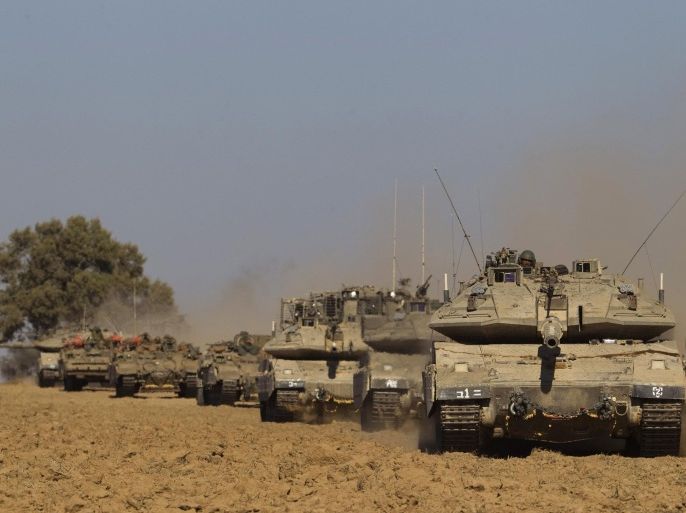A convey of Israeli tanks manoeuvre near the border with the Gaza Strip, after the end of a five-hour humanitarian truce, July 17, 2014. Israeli leaders on Thursday played down prospects of a permanent Gaza ceasefire and fighting returned to a familiar pattern of Palestinian rocket salvoes and Israeli bombing after a five-hour humanitarian truce. REUTERS/Ronen Zvulun (ISRAEL - Tags: POLITICS CIVIL UNREST MILITARY CONFLICT)