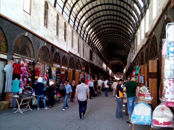 رغم ازدحام الأسواق الشعبية في دمشق كسوق الحميدية إلا أن حركة الشراء ضعيفة