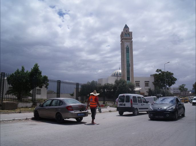 الحكومة تسعى لتحييد المساجد لضمان شفافية الانتخابات