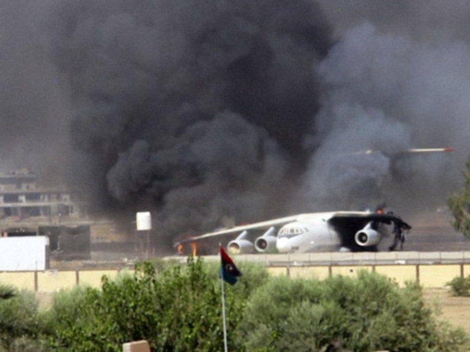 ‪المواجهات بين المليشيات تدور منذ شهر تقريبا حول مطار طرابلس‬ (أسوشيتد برس)