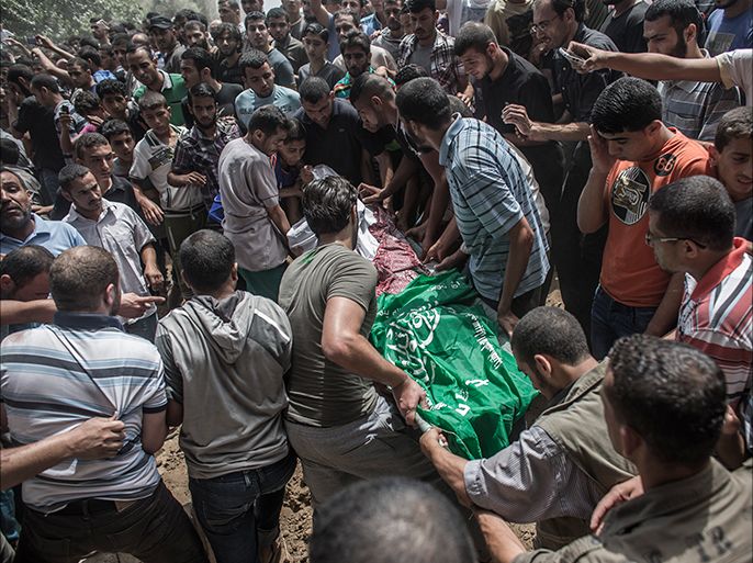epa04313517 Mourners bury the body of one of 18 family members who got killed in an Israeli airstrike in Gaza City, 13 July 2014. An Israeli airstrike in Gaza City overnight killed 18 people and wounded approximately 50 others, including the commander of the Gaza police force, health officials said. The confirmed death toll reaches 163 on sixth day of an Israeli offensive in the Gaza Strip. EPA/OLIVER WEIKEN