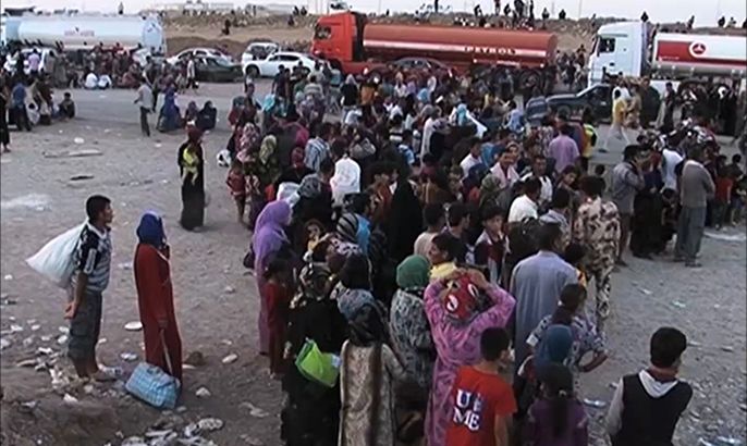 آلاف الأسر العراقية تواصل النزوح هربا من القصف