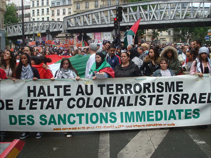جانب من مظاهرة منددة بالعدوان الاسرائيلي نظمت الأحد بباريس