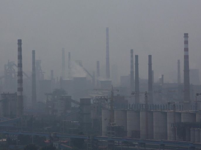 A steel factory is seen in smog during a hazy day in Anshan, Liaoning province, June 29, 2014. REUTERS/Stringer (CHINA - Tags: ENVIRONMENT BUSINESS SOCIETY) CHINA OUT. NO COMMERCIAL OR EDITORIAL SALES IN CHINA