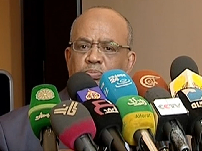 ‪كمال عمر: إيغاد والاتحاد الأفريقي يلعبان دورا مهما بحل الأزمة السودانية دون وصاية‬ (الجزيرة)