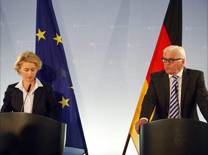 Berlin, Berlin, GERMANY : German Defence Minister Ursula von der Leyen (L) and German Foreign Minister Frank-Walter Steinmeier give a press conference on August 20, 2014 in Berlin
