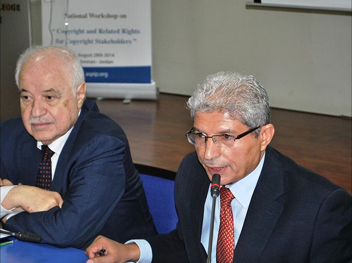 المتحدثان في جلسة الافتتاح طلال أبو غزالة - يسار- ومحمد العبادي copy