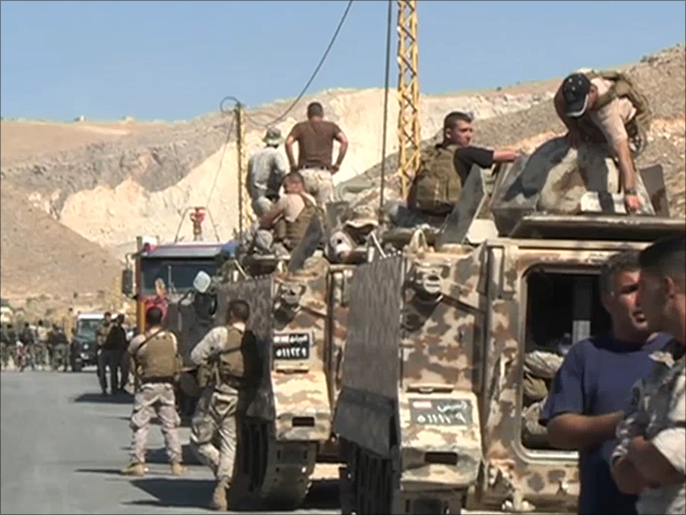 ‪الجزيرة)‬ الجيش اللبناني يتفقد عرسال للتأكد من انسحاب المسلحين (