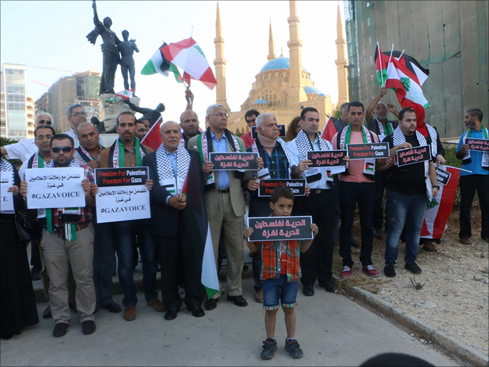 ‪جانب من تضامن الإعلاميين مع المقاومين والصامدين في غزة‬ (الجزيرة)