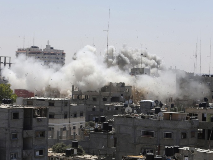 قصف إسرائيلي مكثف استهدف رفح أمس الجمعة (رويترز)