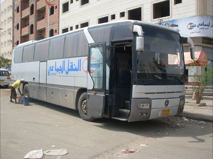 دفعت الأزمة اليمنية المحتدمة بأعباء كبيرة على قطاع شركات النقل البري في البلاد