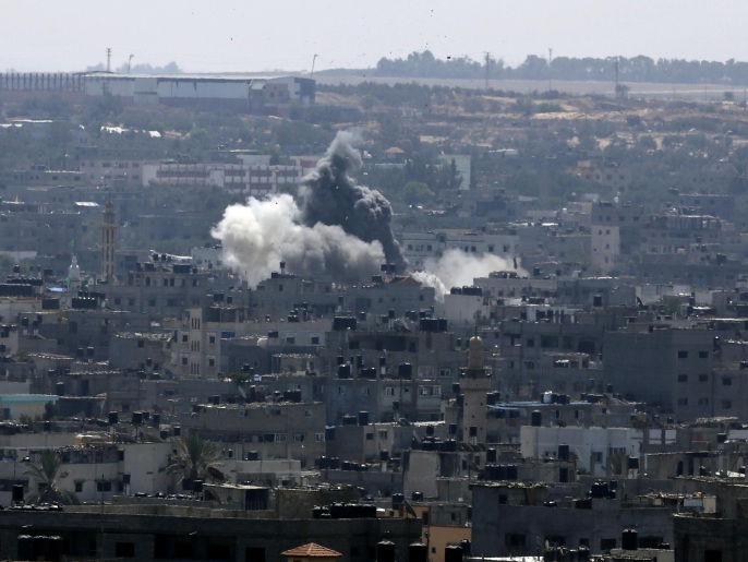 ‪مثّل أوغلو موقف تركيا الداعم للفلسطينيين بغزة تجاه العدوان الإسرائيلي عام 2014‬ (أسوشيتد برس)