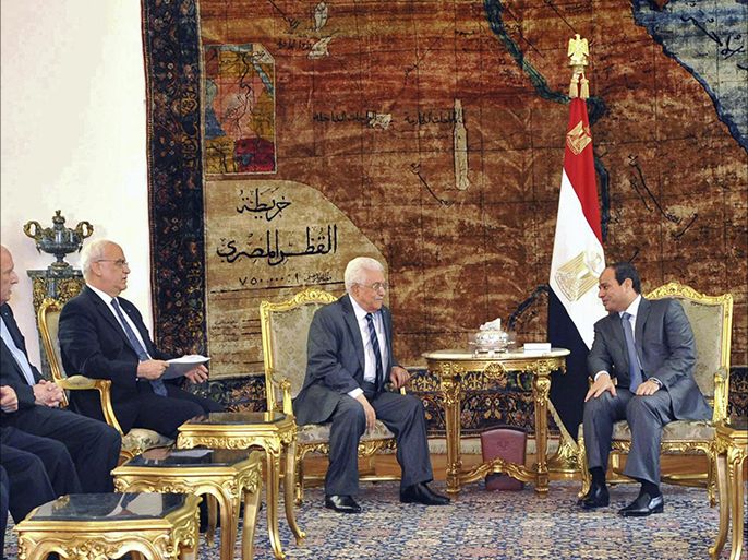 Egyptian President Abdel Fattah al-Sisi (2nd R) meets with Palestinian President Mahmoud Abbas (3rd R) and the Palestinian delegation in Cairo September 7, 2014