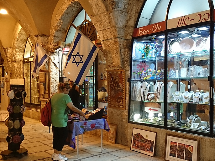 ‪الحركة الشرائية تنتعش في السوق الإسرائيلية وتنكمش بالسوق العربية في القدس‬ (الجزيرة)