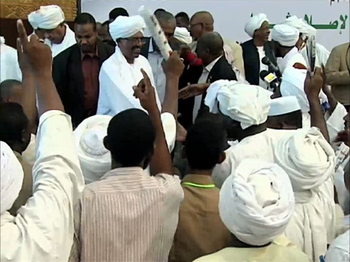 البشير يرفض توحيد كافة مبادرات السلام في السودان