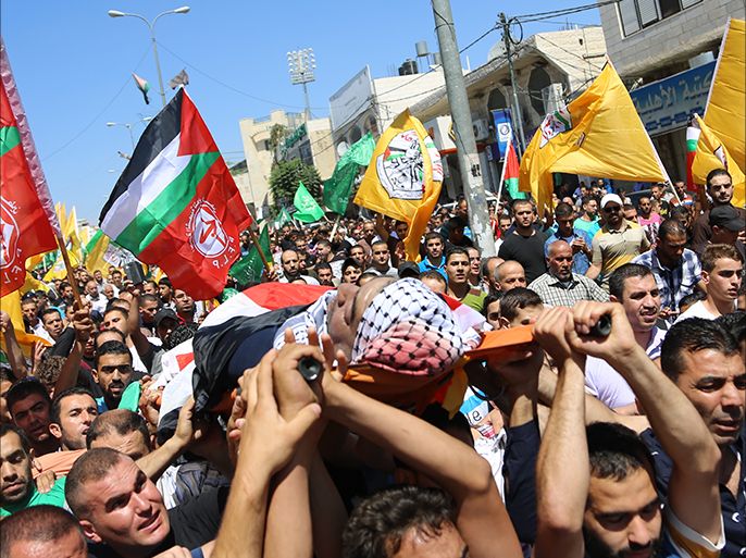 آلاف الفلسطينيين في تشييع جثمان الشهيد راد الجعبري في مدينة الخليل (تصوير: عوض الرجوب-الجزيرة نت)