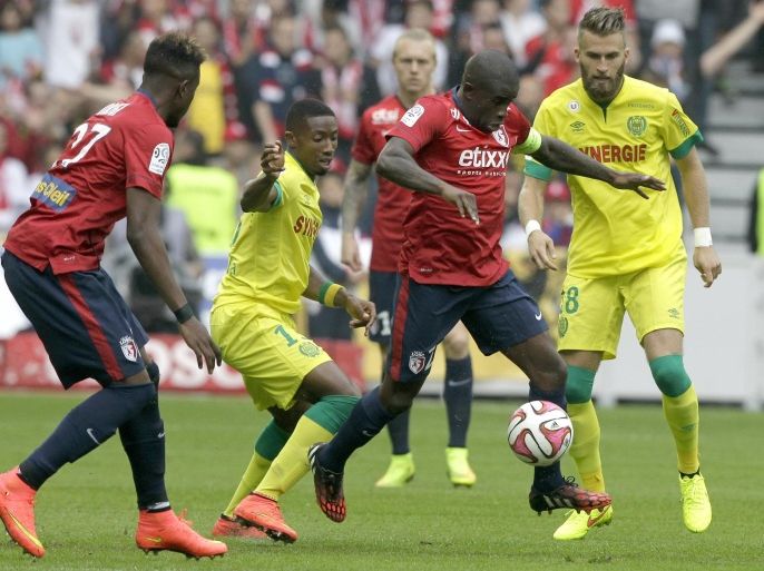 Lille's Antonio Mavuba, center, controls the ball during their French League one soccer match against Nantes at the Lille Metropole stadium, in Villeneuve d'Ascq, northern France, Sunday, Sept. 14, 2014. (AP Photo/Michel Spingler)
