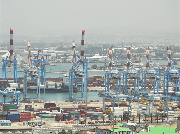 ميناء حيفا تحول بالعام الأخير لحلقة الوصل بين الشرق والغرب عبر شحن البضائع عن طريق الأردن، وإسرائيل شرعت بشهر يونيو-حزيران 2014 بتوسعة للميناء