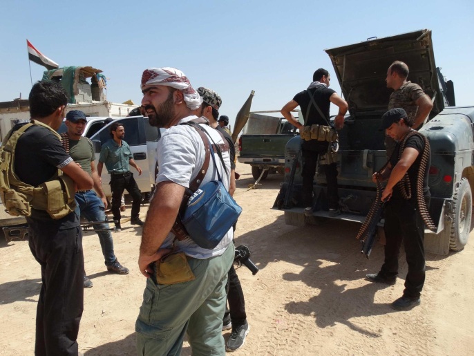 ‪قوات عراقية تمشط خارج الرمادي بحثا عن مقاتلي الدولة‬ (رويترز)