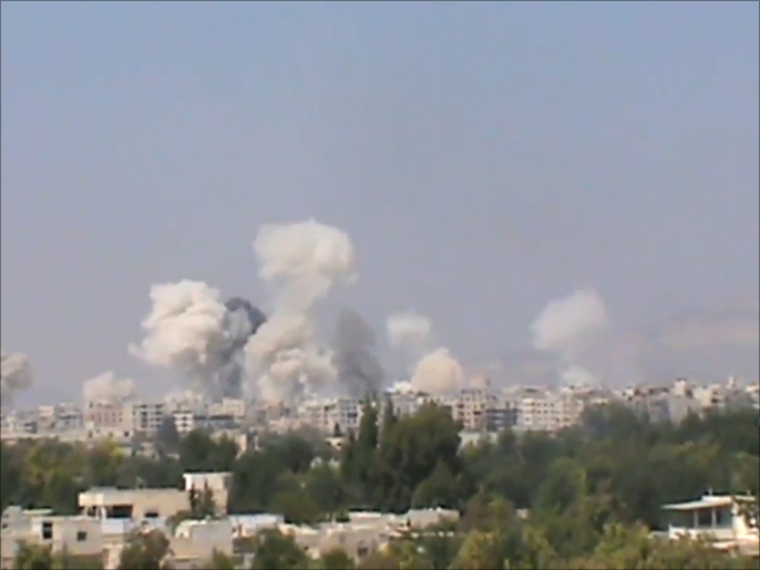 ‪قصف جوي على بلدة عين ترما في الغوطة الشرقية بريف دمشق‬ (ناشطون)