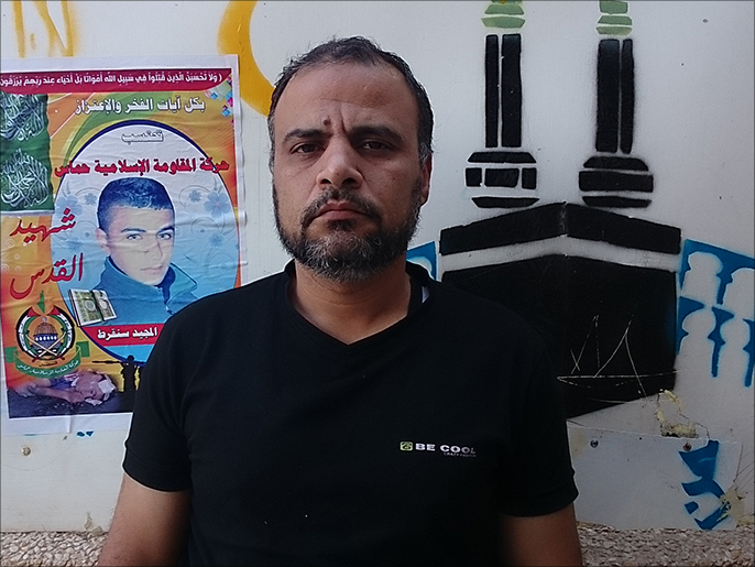 عبد المجيد أكد أن ولده الشهيد قتل برصاص الاحتلال الإسرائيلي (الجزيرة)