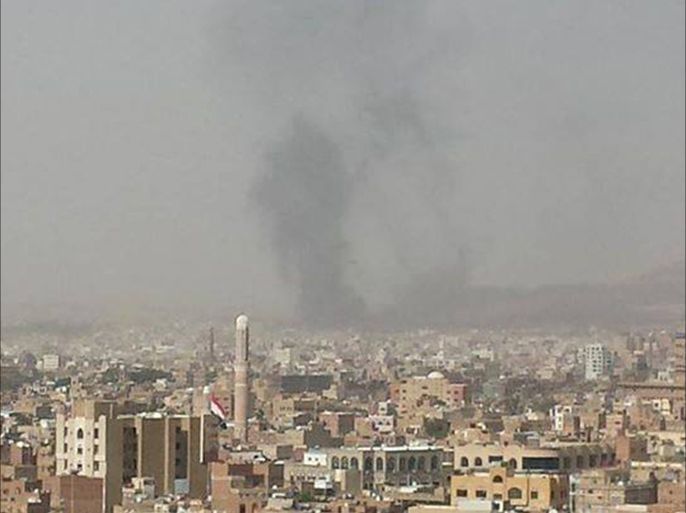 صنعاء تشهد اشتباكات بين الجيش اليمني والحوثيين المتهمين بدعم إيران