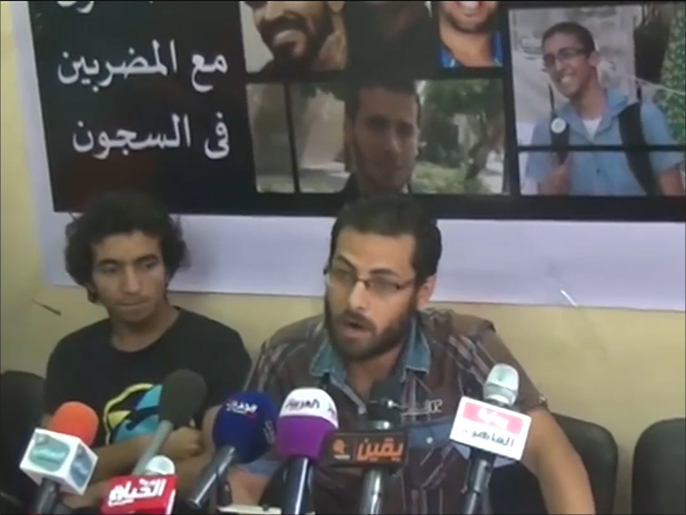 ‪نشطاء سياسيون وأهالي معتقلين أعلنوا الدخول في إضراب عن الطعام‬ (الجزيرة)