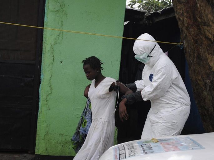 A health worker brings a woman suspected of having contracted the Ebola virus to an ambulance in Monrovia, Liberia, September 15, 2014. Airlines have halted many flights into and around West Africa, where governments have closed some borders and imposed travel restrictions in a bid to fight an Ebola outbreak that has killed over 2,400 people. REUTERS/James Giahyue (LIBERIA - Tags: HEALTH DISASTER)