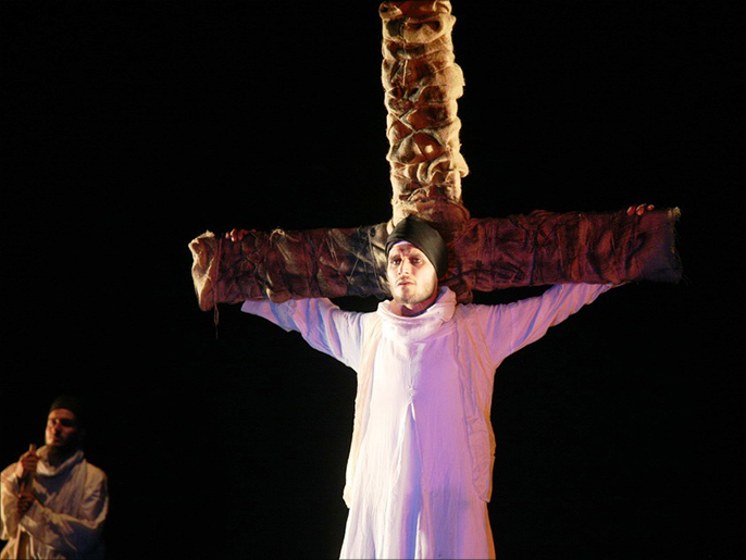 ‪لقطة من مسرحية الحلاج الذي مثّل دوره الفنان يوسف كيوان‬ (الجزيرة)