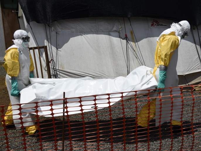 ‪إيبولا يقتل أكثر من نصف مصابيه‬ (الفرنسية/غيتي)