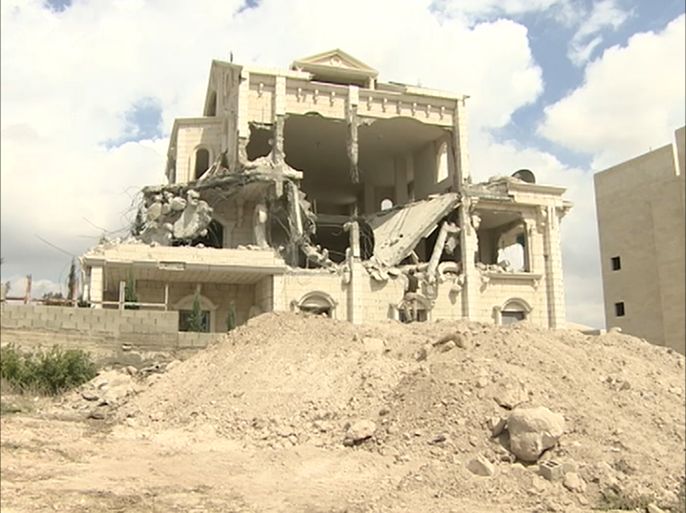 إسرائيل تهدم مبنى من أربعة طوابق ببلدة أبوديس بالقدس