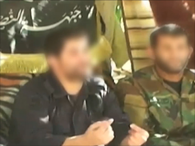 صورة من فيديو بثته جبهة النصرة للجنود اللبنانيين المحتجزين لديها (الجزيرة-أرشيف)