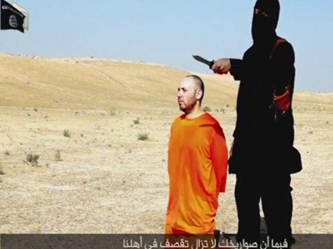 REUTERS CANNOT INDEPENDENTLY VERIFY THE CONTENT OF THIS VIDEO A video purportedly showing U.S. journalist Steven Sotloff kneeling next to a masked Islamic State fighter holding a knife in an unknown location in this still image from video released by Islamic State September 2, 2014. The Islamic State released a video purporting to show the beheading of Sotloff, a monitoring service said on Tuesday, as the militant group raised the stakes in its confrontation with Washington over U.S. air strikes on its fighters in Iraq. REUTERS/Islamic State via Reuters TV ( Tags: - CIVIL UNREST POLITICS IMAGES OF THE DAY) ATTENTION EDITORS - THIS PICTURE WAS PROVIDED BY A THIRD PARTY. REUTERS IS UNABLE TO INDEPENDENTLY VERIFY THE AUTHENTICITY, CONTENT, LOCATION OR DATE OF THIS IMAGE. NO SALES. NO ARCHIVES. FOR EDITORIAL USE ONLY. NOT FOR SALE FOR MARKETING OR ADVERTISING CAMPAIGNS. IT IS DISTRIBUTED, EXACTLY AS RECEIVED BY REUTERS, AS A SERVICE TO CLIENTS