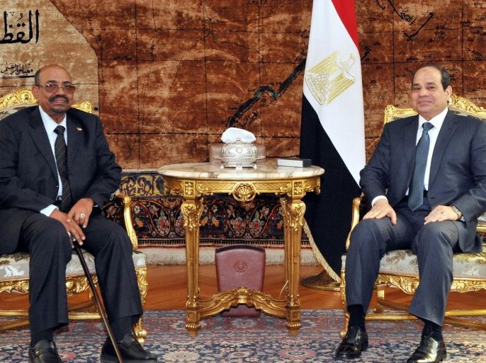 A handout pictured made available by the Office of the Egyptian Presidency 18 October and released 19 October shows Egyptian President Abdel Fattah al-Sisi (R) meeting with his Sudanes counterpart President Omar al-Bashir (L), Cairo, Egypt, 18 October 2014. According to media reports in a closed meeting al-Sisi and al-Bashir decided to upgrade the Higher Egyptian-Sudanese Joint Committee, tasked with improving cooperation between the two Nile basin countries, to a presidential committee which would be chaired by both as part of strengthening ties between the two countries, especially as both States have an interest in the outcome of the ongoing trilateral discussions concerning Ethiopia's Renaissance Dam project. EPA/EGYPTIAN PRESIDENCY / HANDOUT