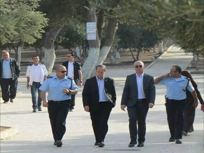 الرئيس الإسرائيلية لبلدية القدس يقتحم المسج الأقصى (المصدر مؤسس الأقصى)
