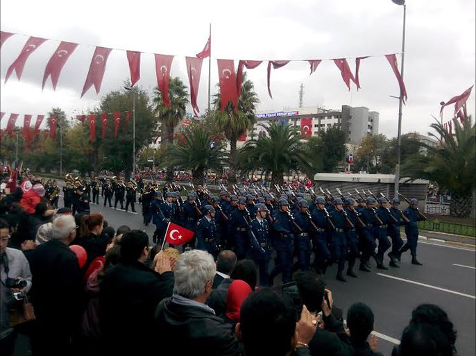 جانب من عرض عسكري أقيم اليوم الأربعاء في مدينة إسطنبول احتفالا بعيد الجمهورية 3