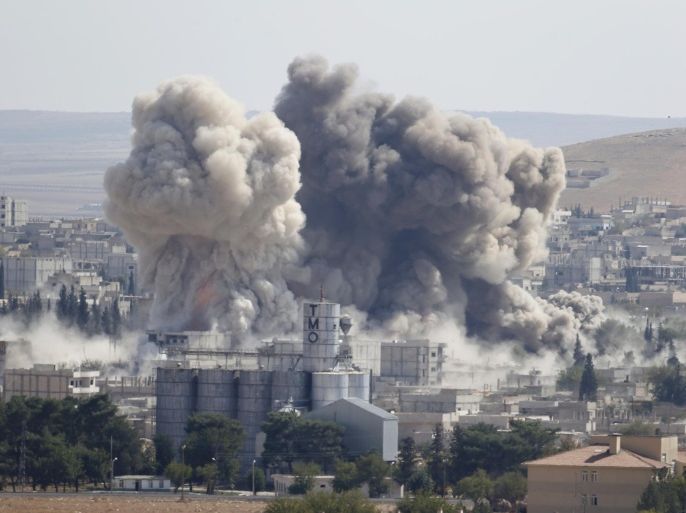 Smoke rises after an U.S.-led air strike in the Syrian town of Kobani Ocotber 8, 2014. U.S.-led air strikes on Wednesday pushed Islamic State fighters back to the edges of the Syrian Kurdish border town of Kobani, which they had appeared set to seize after a three-week assault, local officials said. The town has become the focus of international attention since the Islamists' advance drove 180,000 of the area's mostly Kurdish inhabitants to flee into adjoining Turkey, which has infuriated its own restive Kurdish minority-- and its NATO partners in Washington -- by refusing to intervene. REUTERS/Murad Sezer (SYRIA - Tags: POLITICS CONFLICT TPX IMAGES OF THE DAY)