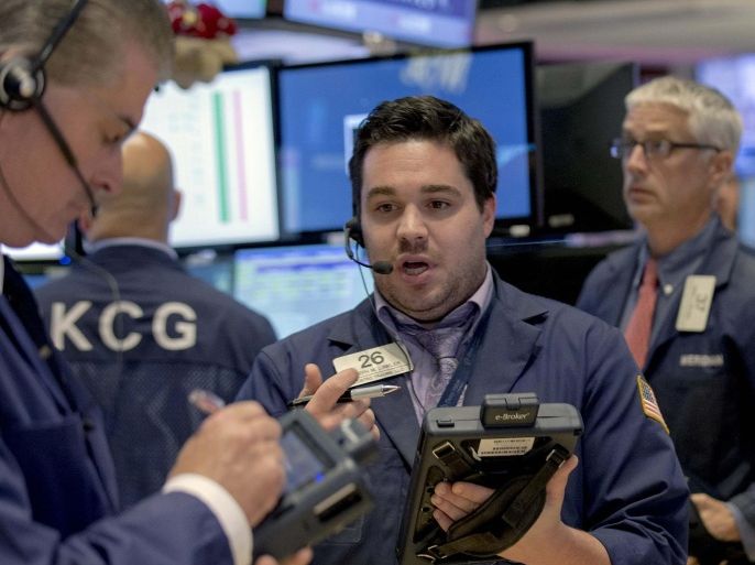 Traders work on the floor of the New York Stock Exchange October 1, 2014. U.S. stocks dropped more than 1 percent on Wednesday as the first diagnosis of Ebola in a patient in the United States spooked investors, and the Russell 2000 index ended in correction territory. REUTERS/Brendan McDermid (UNITED STATES - Tags: BUSINESS)