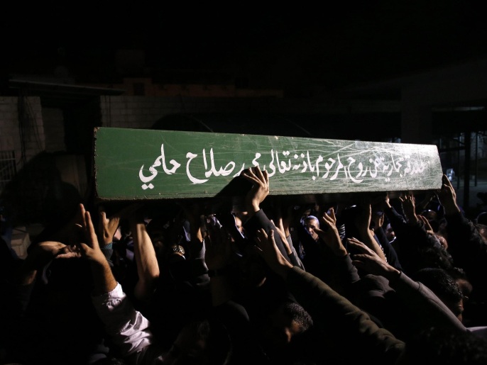 ‪الاحتلال قصر تشييع جنازة حجازي‬ (رويترز)