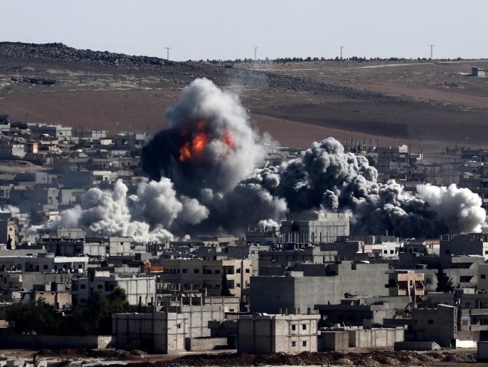 ‪تفجير بإحدى المناطق في عين العرب‬ إثر قصف لطيران التحالف (الأوروبية)