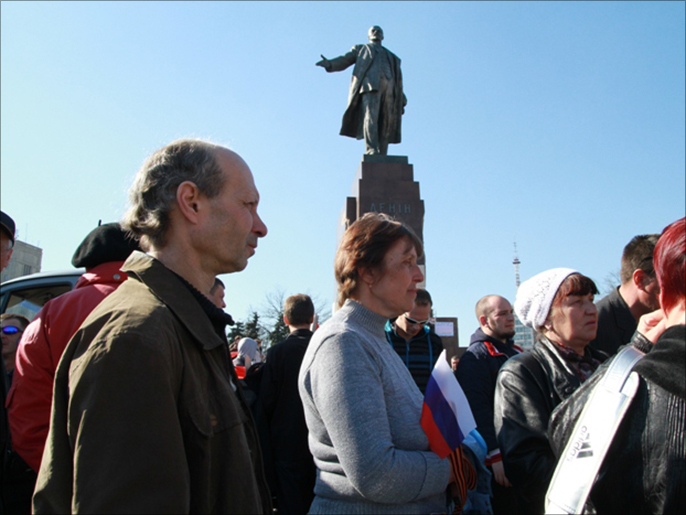 تماثيل لينين ظل منتصبة لفترة طويلة في ميادين وساحات أوكرانيا (الجزيرة نت)