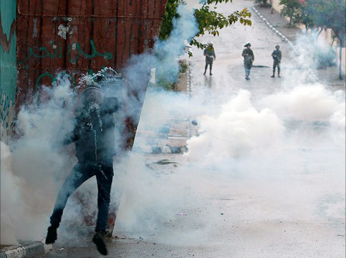 security forces during clashes at the Aida refugee camp near the West bank city of Bethlehem following a protest on October 31, 2014