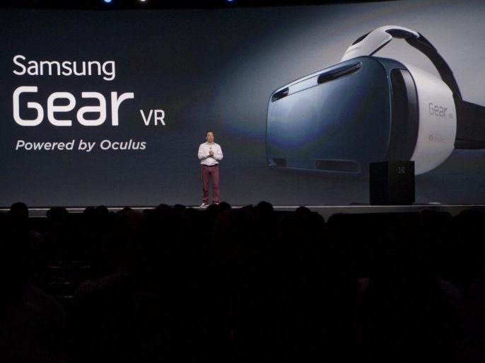 Samsung's virtual reality headset smartphone is being introduced at the Samsung Developer Conference in San Fransisco, California, 12 November 2014. EPA/TONHAP SOUTH KOREA OUT