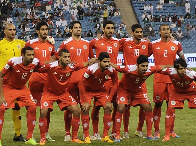 Bahrain's players pose for a family picture before their Gulf Cup Group A football match against Saudi Arabia at the King Fahad International Stadium in Riyadh on November 16, 2014. AFP PHOTO/FAYEZ NURELDINE