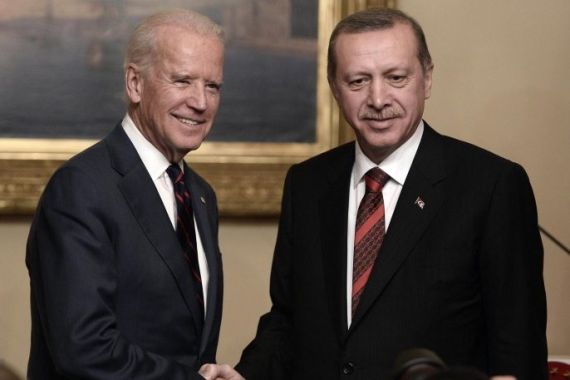 ISTANBUL, TURKEY - NOVEMBER 22: Turkey's President Recep Tayyip Erdogan (R) and U.S. Vice President Joe Biden (L) shake hand after a press conference following a meeting at the Beylerbeyi Palace on November 22, 2014 in Istanbul, Turkey.