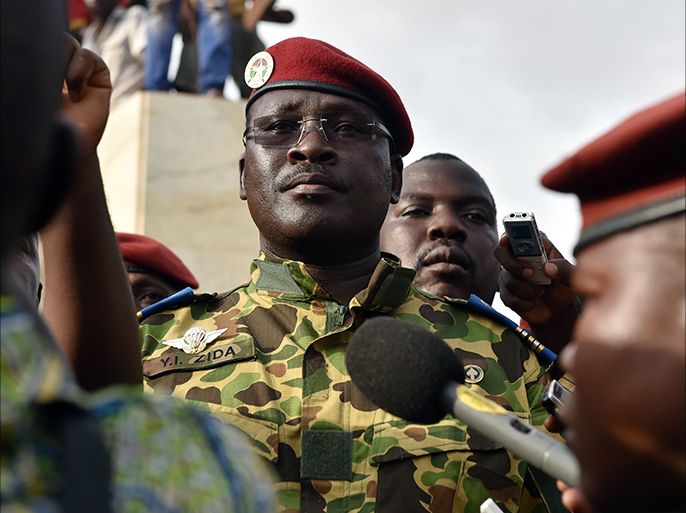 Burkinese Lieutenant-Colonel Issaac Zida of the presidential guard reads a press release by the army chief after the resignation of Burkina Faso's president in Ouagadougou on October 31, 2014